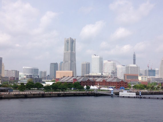 横浜大さん橋から見るランドマークタワー