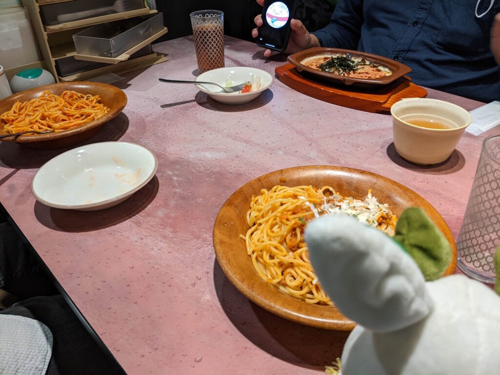 スパゲッティなどが並ぶところとカッシーくん