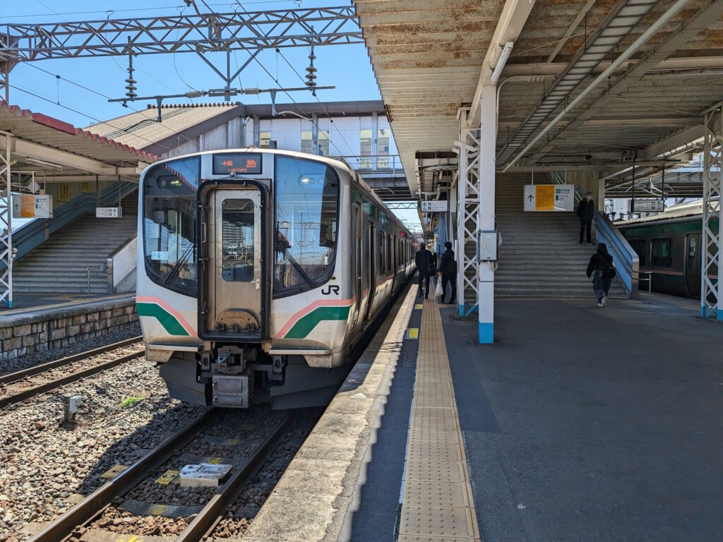JR郡山駅のE721系の福島行き