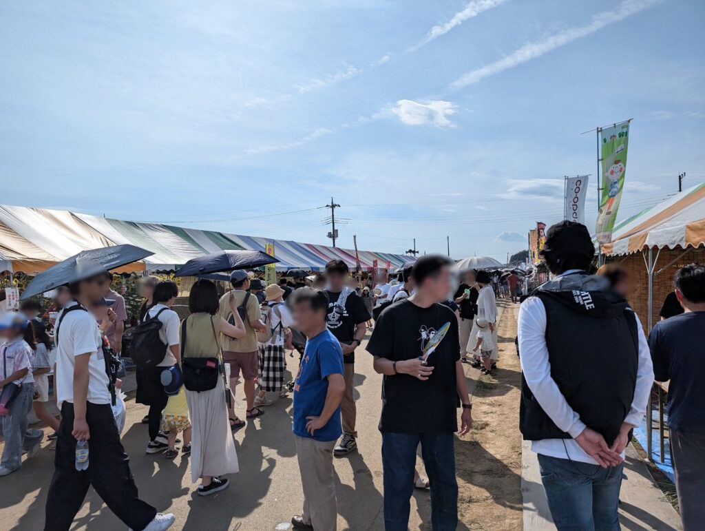 焼きそばとかが売っている沢山のお店