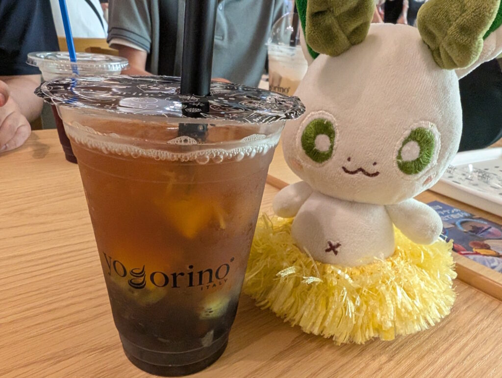 トロピカルフルーツライチティーとカッシーくん
