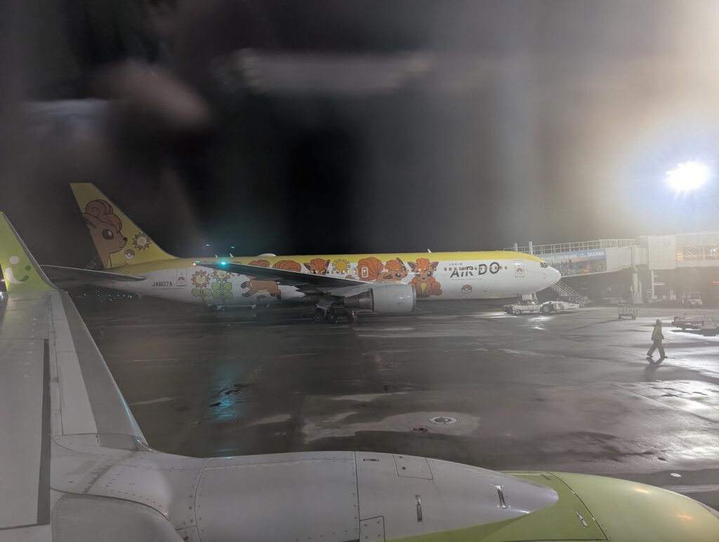 羽田空港に着いた時に見えたポケモンジェット