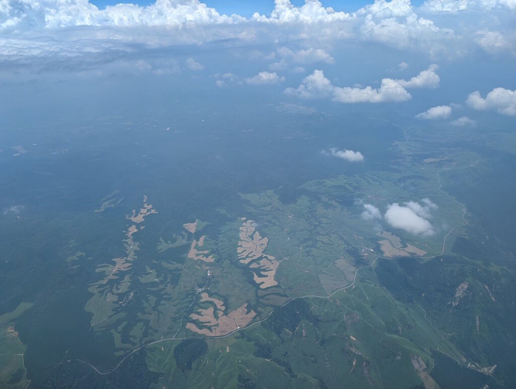 窓から見える九州の地