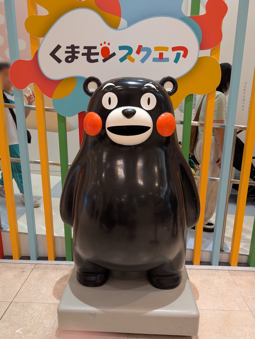 くまモンスクエアにいる大きなくまモン
