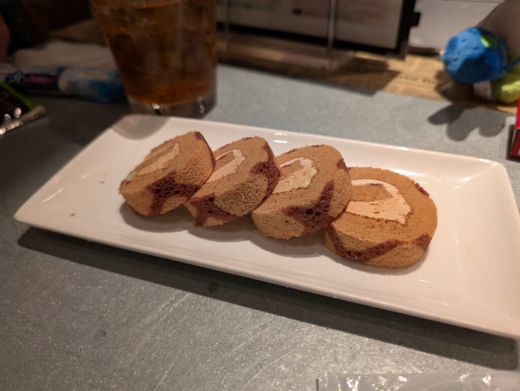 デザート枠であるロールケーキ