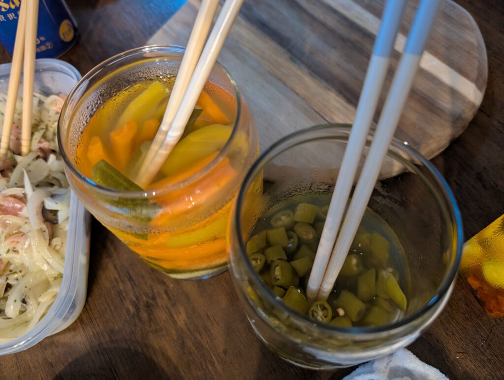 野菜ピクルスと生ハム玉ねぎオリーブマリネ