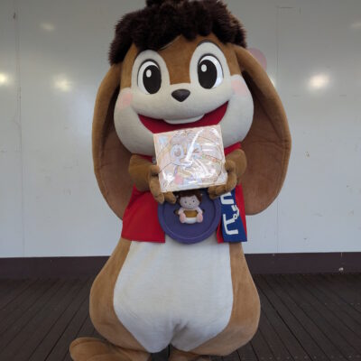 色紙を持つピッピくん