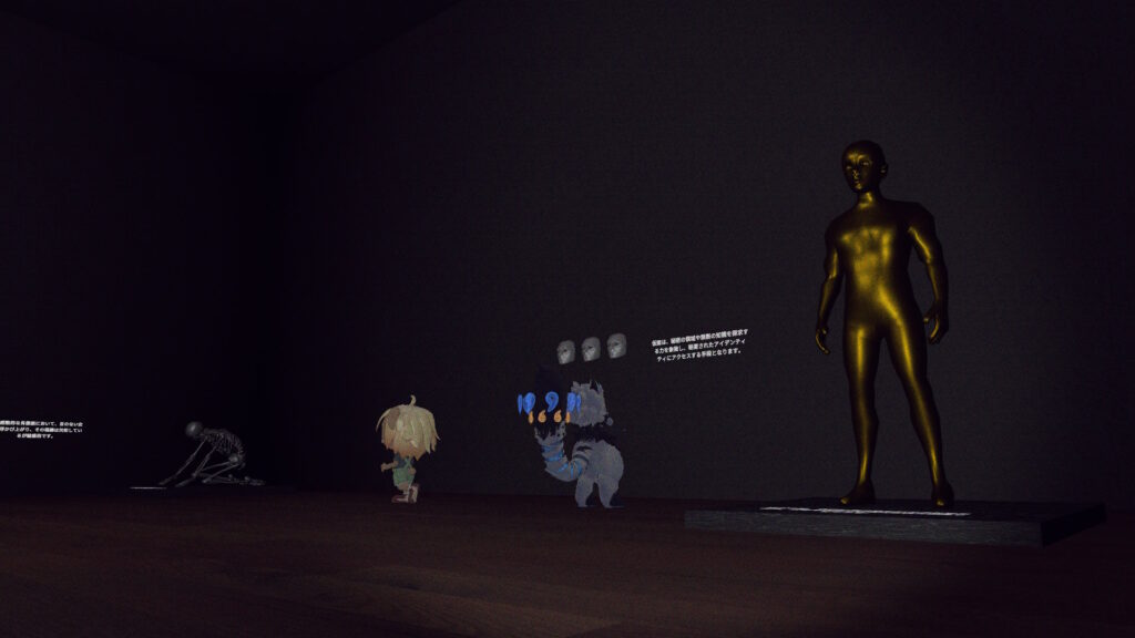 スケルトンに飾られている仮面に金の像