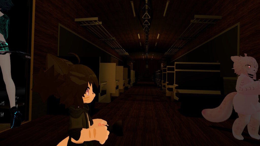 薄暗いし誰も乗っていない車内