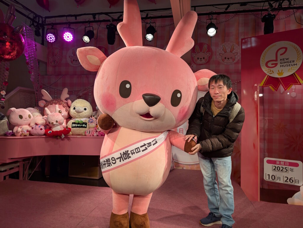 カメラ引き気味のイワシカちゃんとデココ