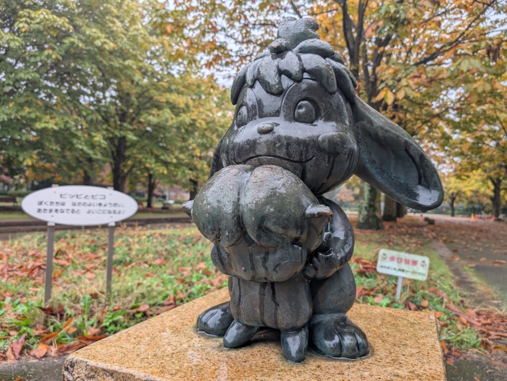 ピッピとピコの銅像