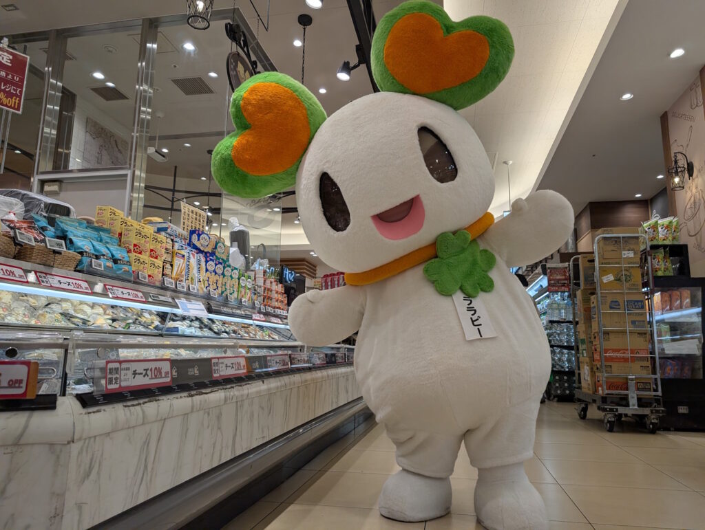 商品と一緒のララピーちゃん