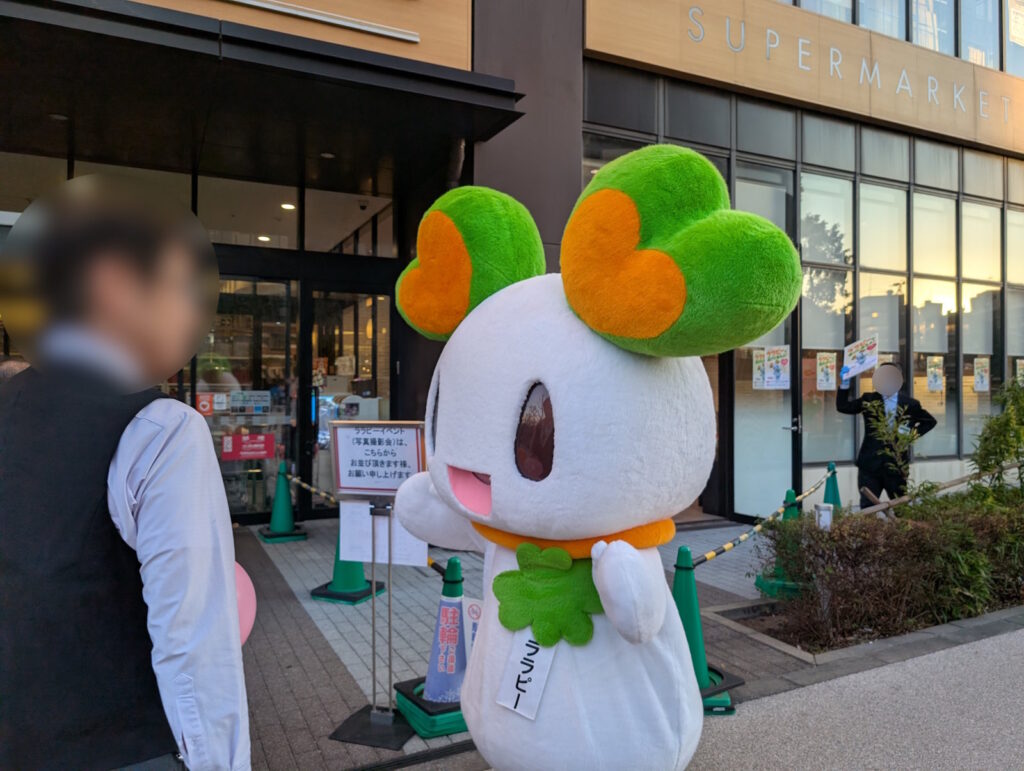 外に出るララピーちゃん