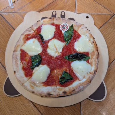 カービィカフェの本格窯焼きピッツァ マキシムトマトのマルゲリータ