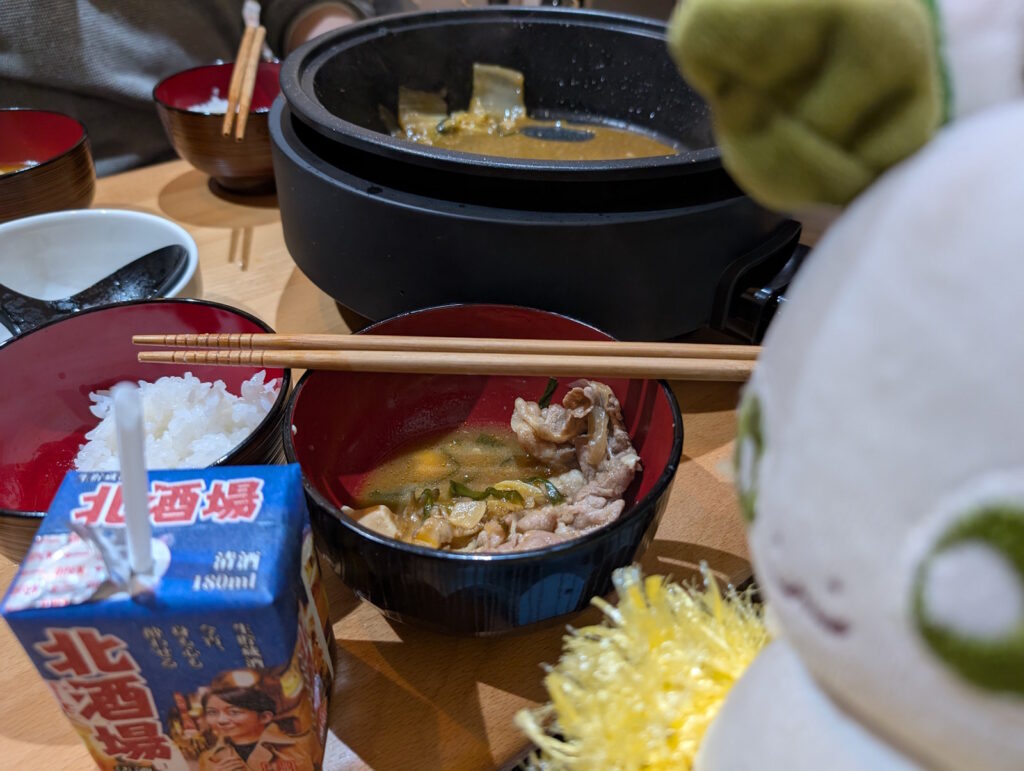 チゲ鍋とご飯とお酒とカッシーくん