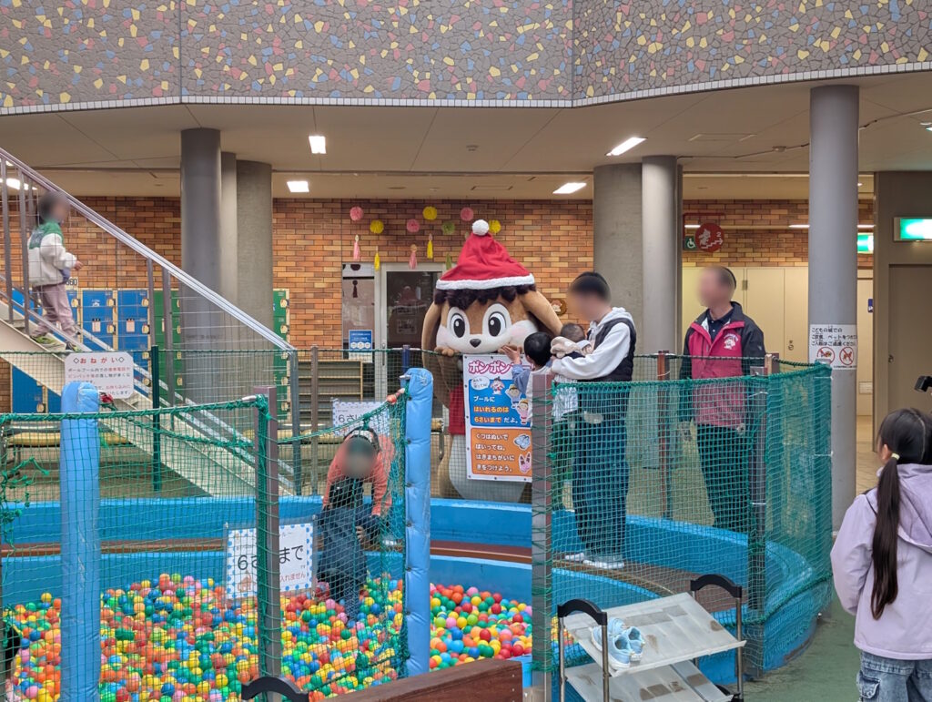 ポンポンプールとピッピサンタ