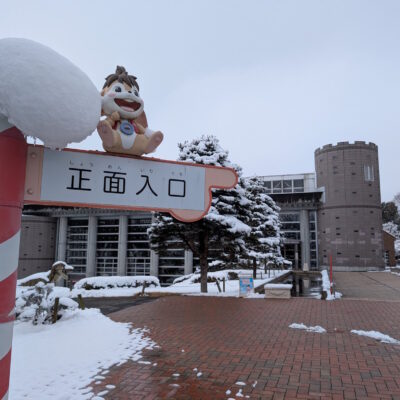 こどもの城前の案内とピッピくん