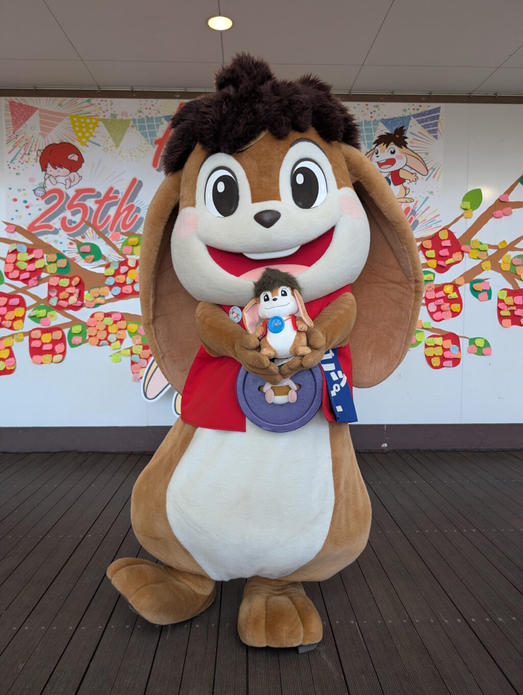 ぬいぐるみを持つピッピくん