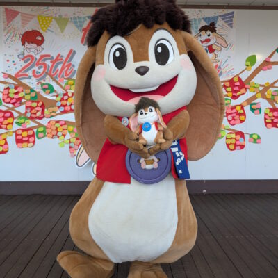 ぬいぐるみを持つピッピくん