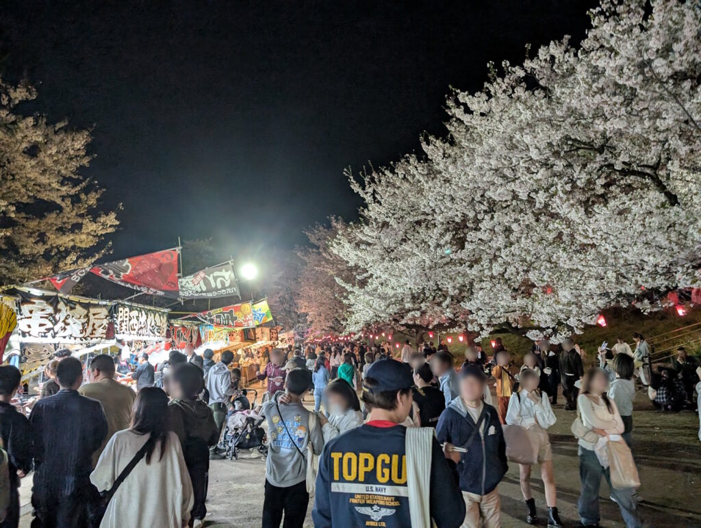 夜中だけど大賑わい