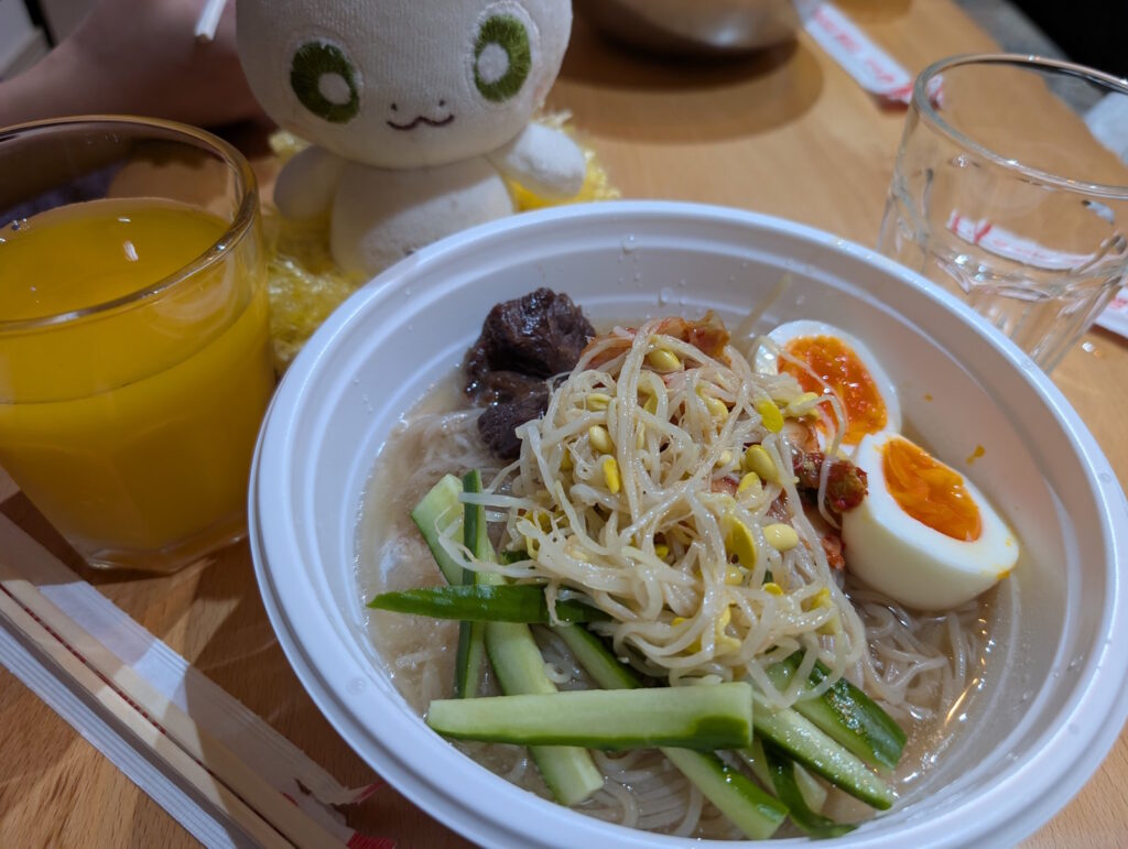 冷麺とカッシーくん
