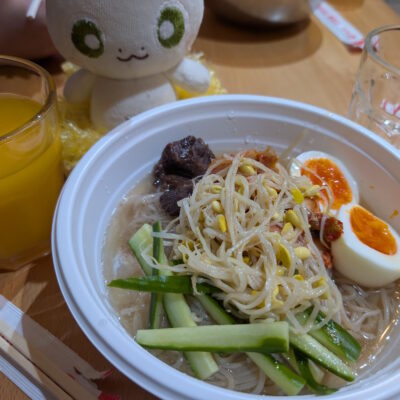 冷麺とカッシーくん
