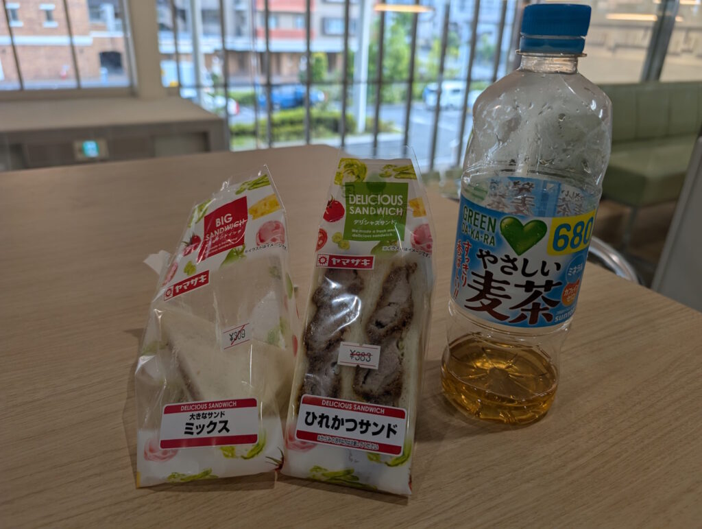 極限状態で食べるサンドイッチはうまい