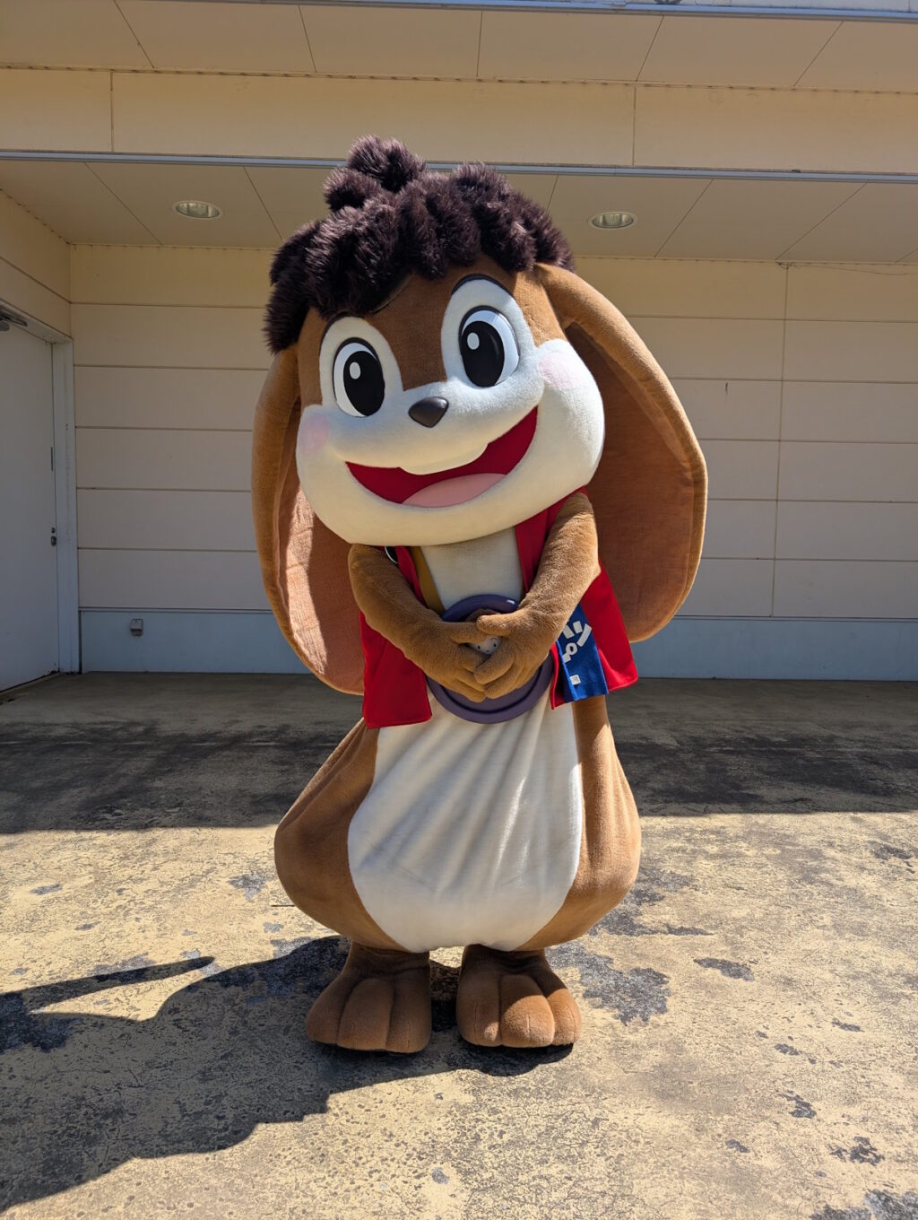 ピコくんに手を当てるピッピくん