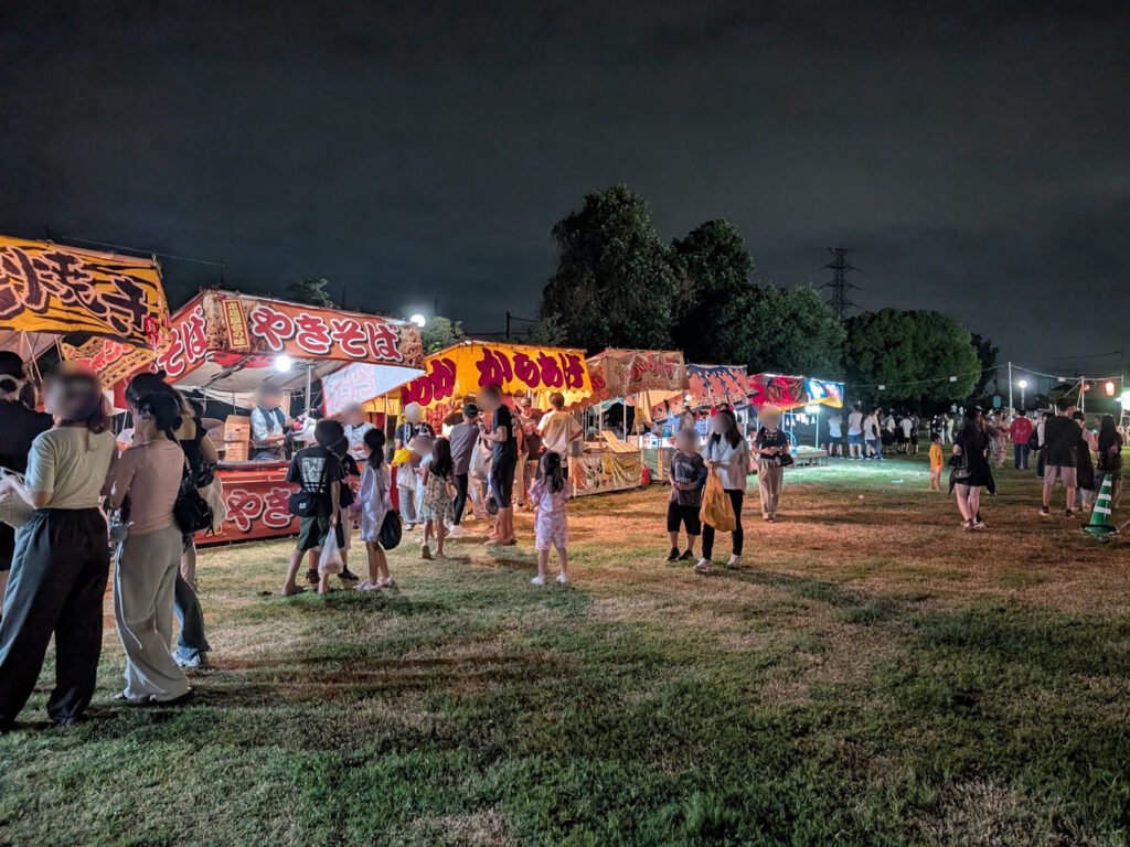 賑やかな夏祭り会場