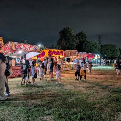賑やかな夏祭り会場