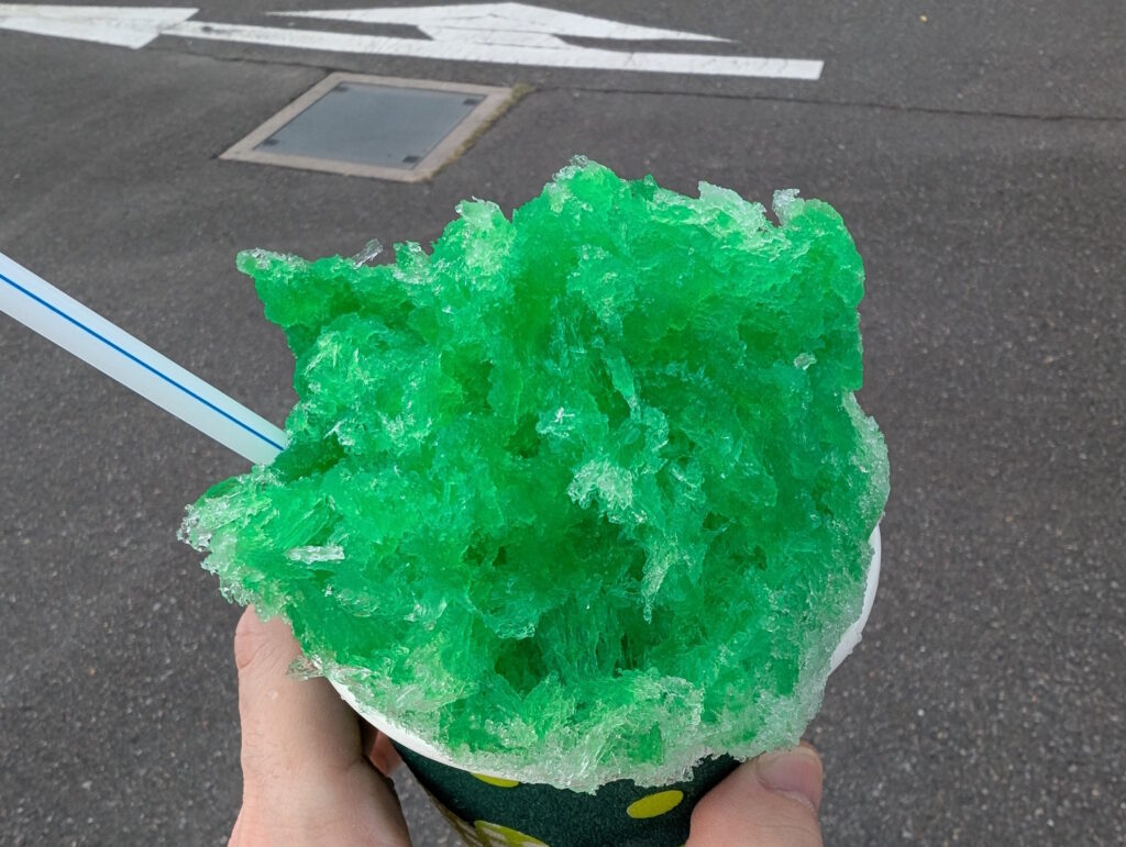 メロンのシロップが掛かったかき氷