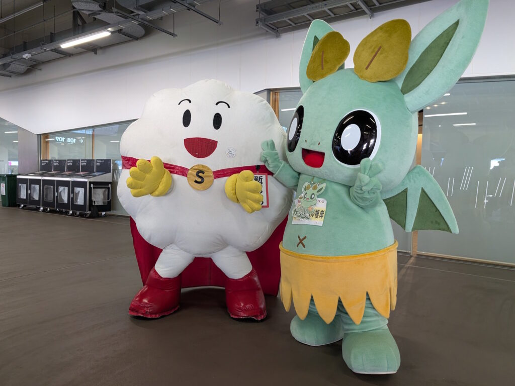 屋内での新宿あわわちゃんとのツーショット
