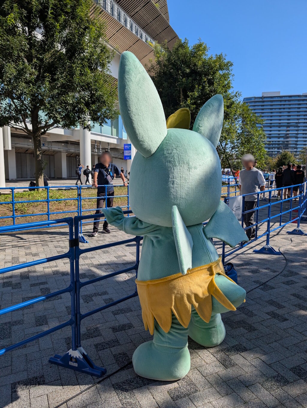 デカスロンチャレンジのスタート位置に向かう途中に眺めるカッシーくん